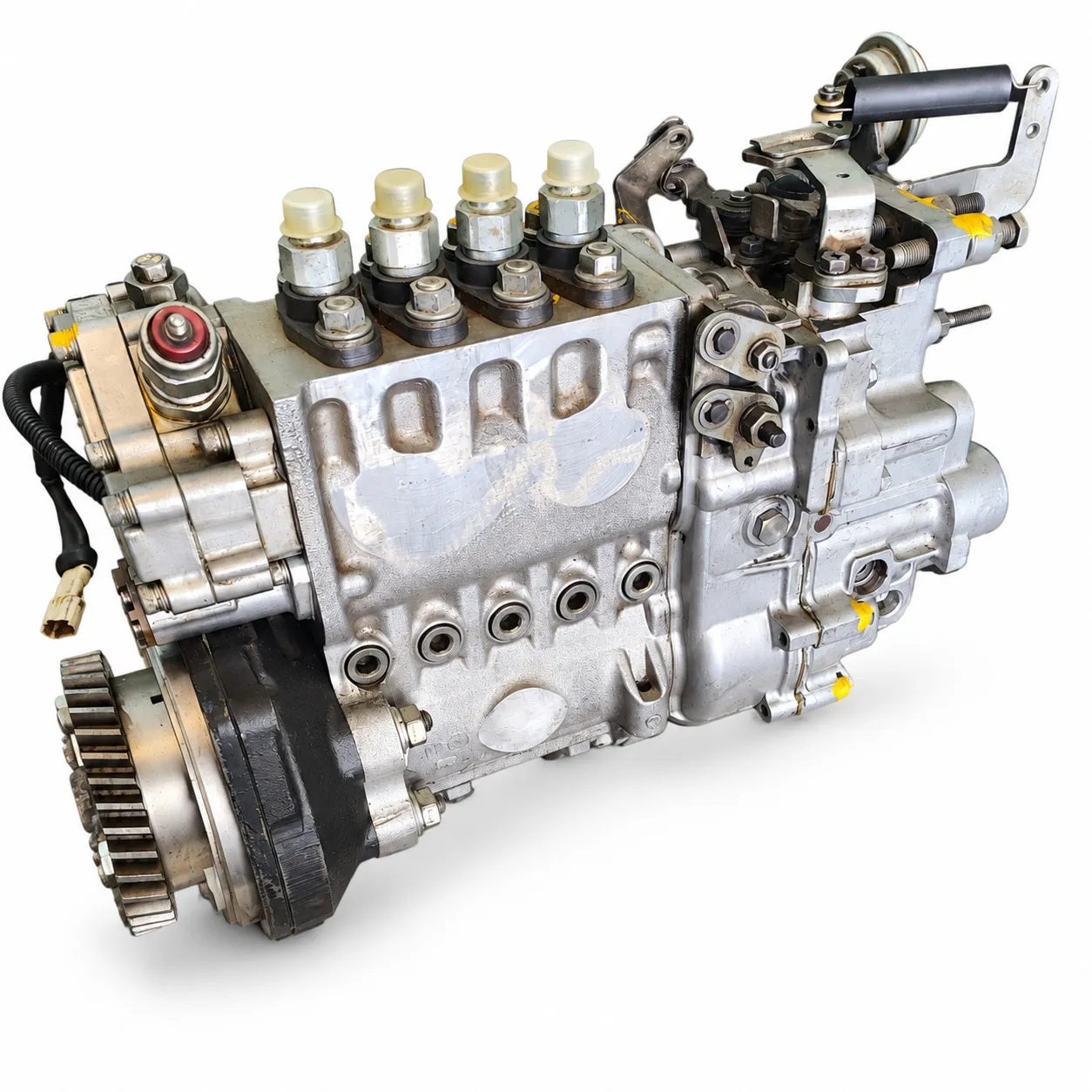 پمپ انژکتور ایسوزو ۶ تن (Isuzu NQR / 4HK1)، تصویر ژورنالی | عکاسی صنعتی